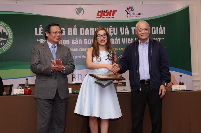 The presentative of Judges Panel awarded for The Bluff Ho Tram Strips - The Best Golf Course in Vietnam 2017
