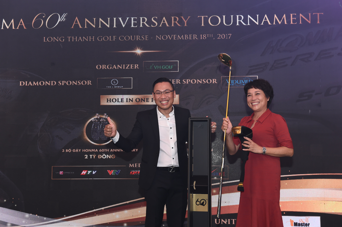 Golfer Nữ Trần Phương Lan là người may mắn nhất đạt giải thưởng giá trị nhất giải đấu- Gậy Honma Driver trị giá 118 triệu đồng