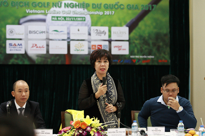 Trưởng ban tổ chức giải, bà Nguyễn Thị Thu Hà phát biểu tại buổi họp báo