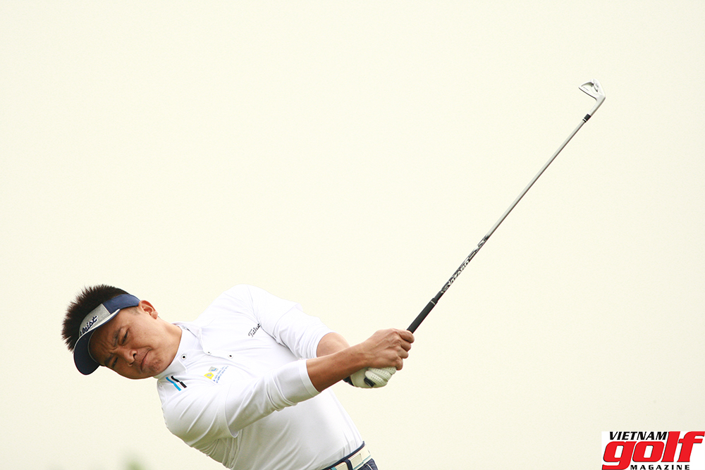 Lê Hữu Giang có cú tee shot hoàn hảo ở hố 17
