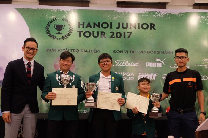 3 golfer vô địch mùa 2017. Từ trái-phải: Nguyễn Nhất Long, Nguyễn Bảo Long và Trần Minh Kiên