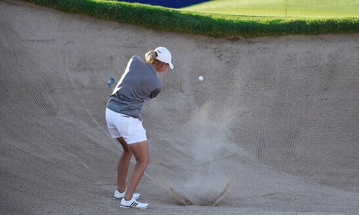 Stacy-Lewis-hitting-out-of-bunker