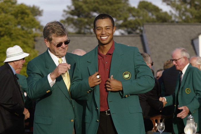 Rất nhiều người hâm mộ đang chờ đợi Tiger Woods một lần nữa sẽ khoác lên mình chiếc Áo Xanh.