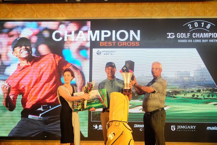 Golfer Chanpasit Ounaphom vô địch giải