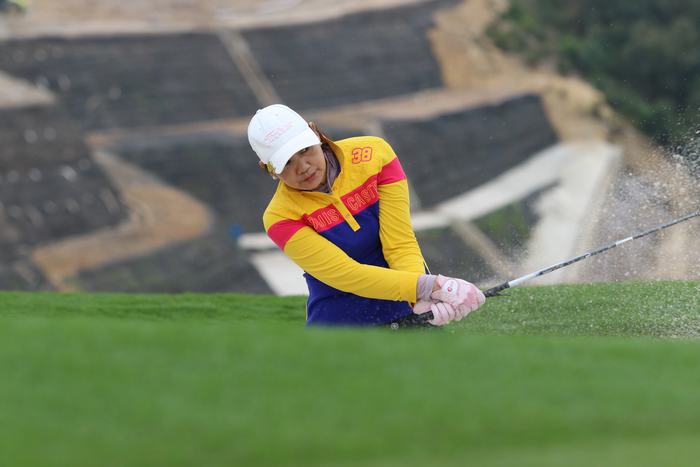 Golfer Nguyễn Thị Lạng tỏ ra lấn lướt ở Bảng Nữ