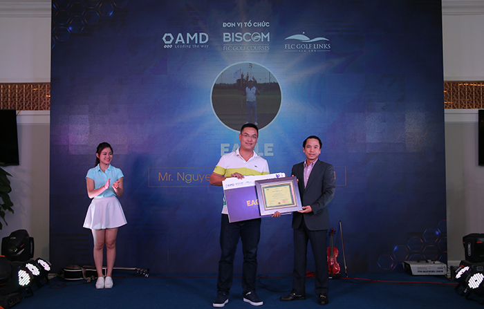 Golfer Nguyễn Quang Hiệp nhận giải Eagle