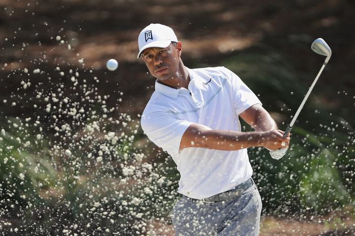 Tiger Woods ghi điểm even-par
