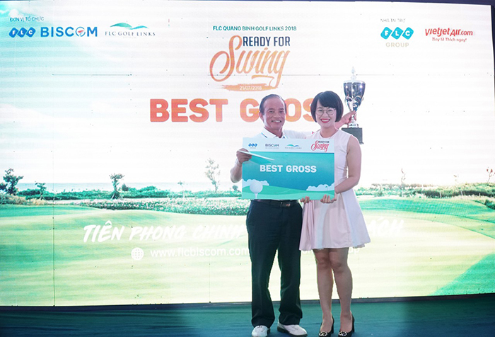 Golfer Tôn Anh Dũng nhận Best Gross của giải