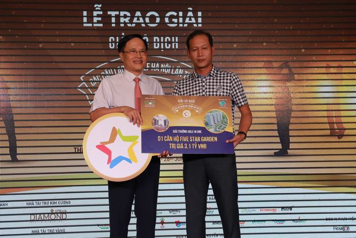 Golfer Ngô Văn Dũng nhận được 1 căn hộ thuộc dự án Five Star Kim Giang, trị giá 3.114.697.274 VNĐ