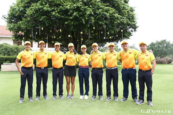 Các thành viên tuyển golf Việt Nam cùng Ban huấn luyện. Ảnh: Golf News