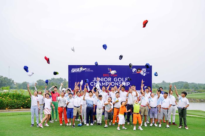 Các golfer trẻ của BRG – VGM Junior Championship trước giờ tee – off