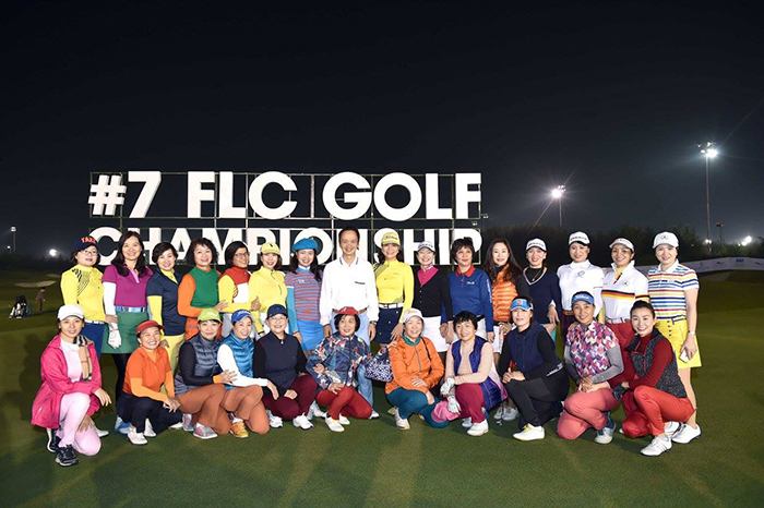 Chủ tịch Trịnh Văn Quyết và các golf thủ Nữ CLB Queen Club tại giải đấu lần thứ nhất