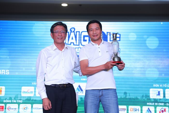 Golfer Nguyễn Minh Tuấn vô địch Giải Golf Đại học Xây Dựng lần thứ 2
