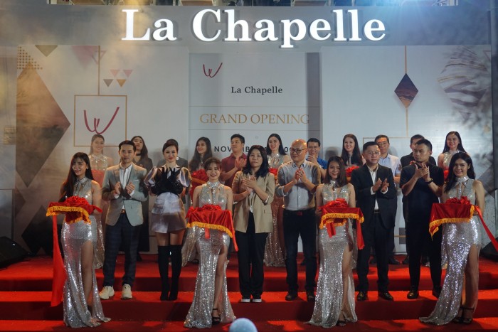 Sự kiện thu hút sự có mặt của ca sĩ Đông Nhi, Ông Cao Thắng cùng các đối tác và ban điều hành La Chapelle tại Việt Nam