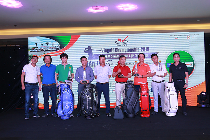 Chủ tịch CLB Vingolf Nguyễn Tuấn Anh cùng các golfer giành giải