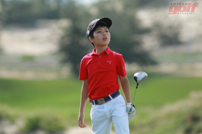 Golfer nhí Phan Hữu Duy Vũ
