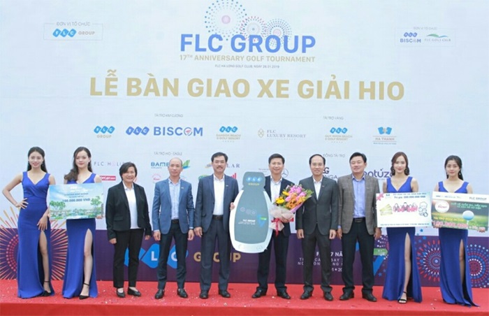 8 xe Mercedes Benz được trao cho chủ nhân 2 cú HIO tại giải đấu của Tập đoàn FLC
