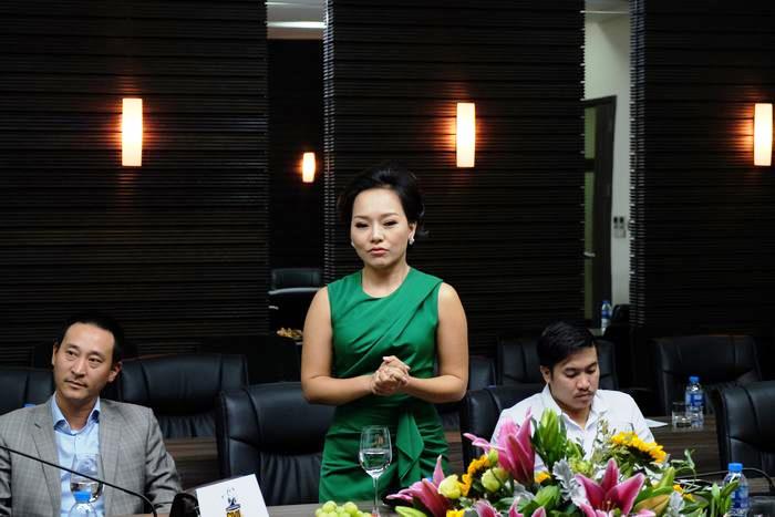 Ca sĩ Thái Thùy Linh là người kết nối giải golf với VTV 24 - “Cặp lá yêu thương“