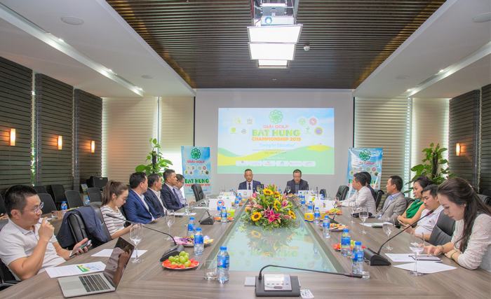 Toàn cảnh buổi lễ công bố Giải golf Bát Hùng 2019
