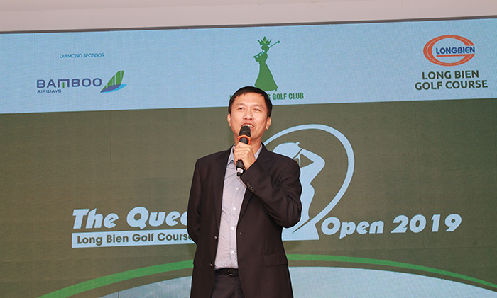 Ông Nguyễn Văn Cựu - Tổng thư ký Hiệp hội golf Việt Nam tham dự tiệc tối và ủng hộ quỹ xây trường của Queen Club 50 triệu đồng