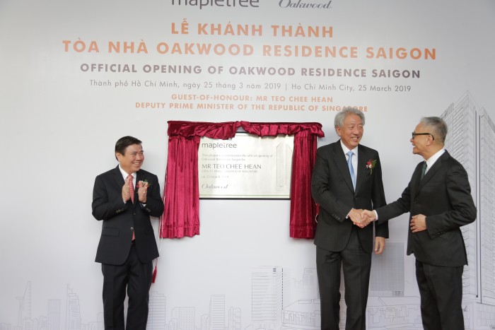 Guest-of-Honour Deputy Prime Minister of the Republic of Singapore, Mr Teo Chee Hean, Chairman of Ho Chi Minh City People’s Committee, the Socialist Republic of Vietnam, Mr Nguyen Thanh Phong, Chairman of Mapletree, Mr Edmund Cheng attended the official opening of Oakwood Residence Saigon