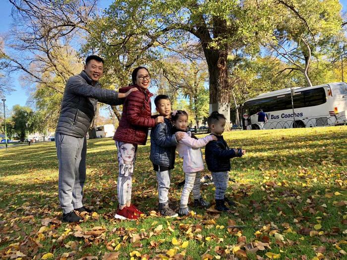 Gia đình Ốc Thanh Vân – Trí Rùa cùng 3 bé Coca, Cola và Kakao