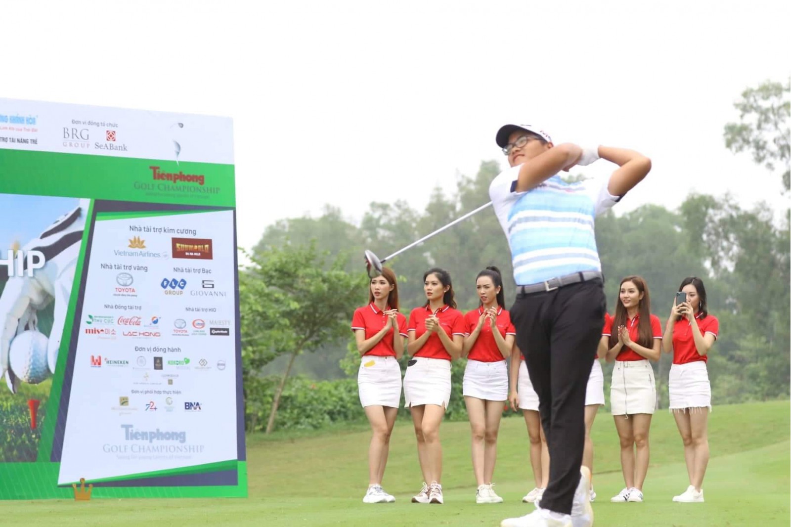 Nhà vô địch Tiền Phong Golf Championship 2018 Nguyễn Bảo Long phát bóng khai mạc mùa giải thứ ba