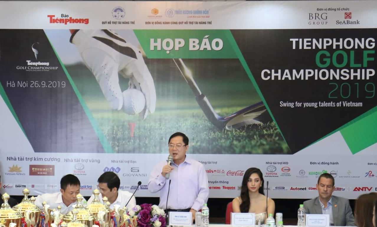  Ông Lê Xuân Sơn, Tổng biên tập báo Tiền Phong, Giám đốc Quỹ Hỗ trợ Tài năng trẻ Việt Nam phát biểu tại buổi họp báo công bố giải