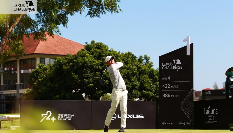 Golfer Tăng Nhơn Phú phát bóng tại hố 1