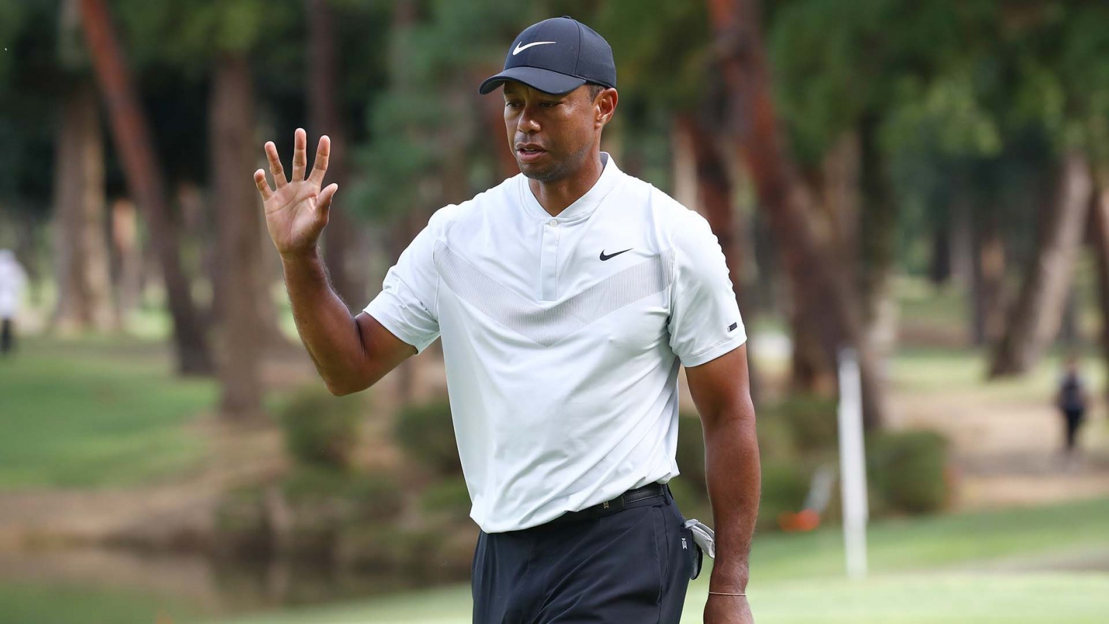 Duy trì phong độ ổn định, Tiger Woods độc chiếm Top 1 Zozo Championship sau vòng 2