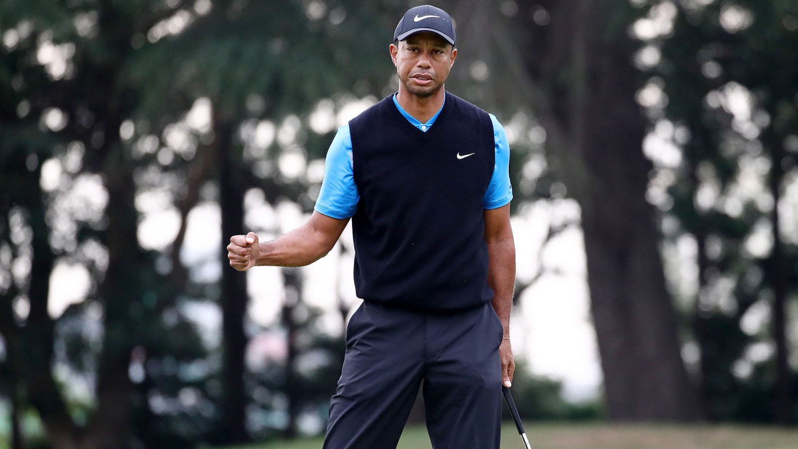 Tiger Woods có ghi tổng điểm (-16) gậy sau 54 hố đấu.