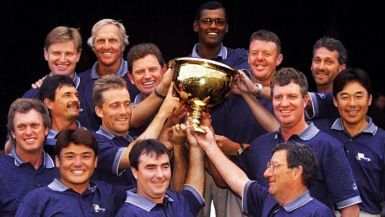 Tuyển Quốc tế lần đầu tiên và duy nhất chiến thắng năm 1998