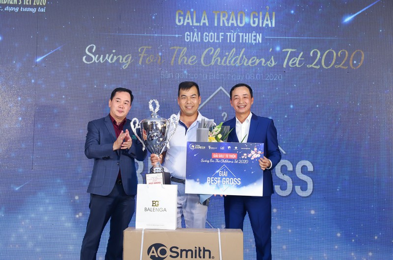 Golfer Vũ Quang Hoàng - Gross 71 đã trở thành golfer xuất sắc nhất đạt giải Best Gross (Ảnh: ngaynay.vn)