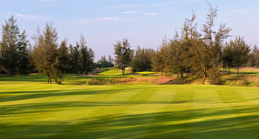 Quy mô của một sân golf chuẩn 18 hố rộng bao nhiêu?