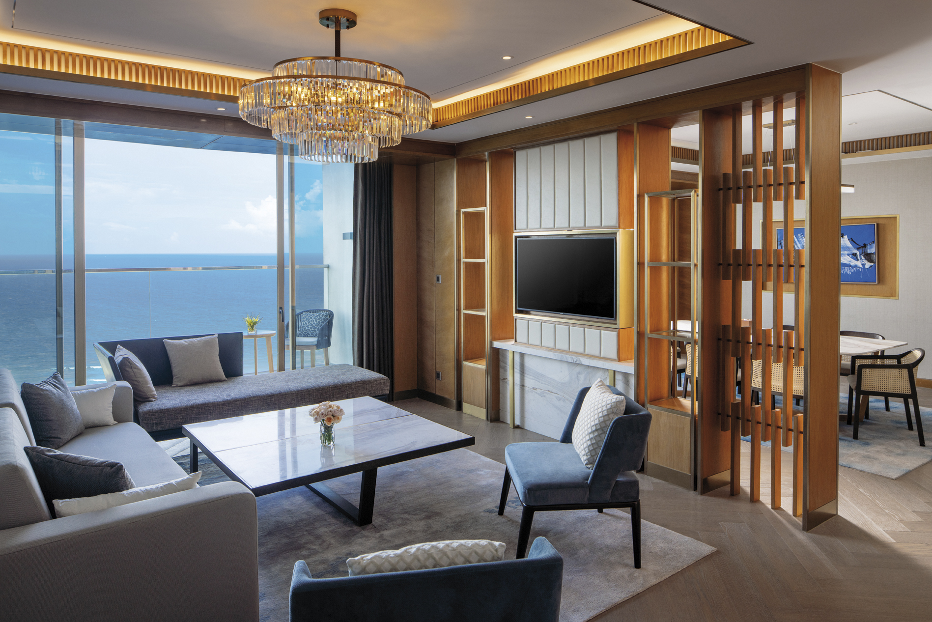 Giải Lucky Draw đặc biệt: 3 đêm nghỉ dưỡng tại phòng Tổng thống khu resort Mövenpick Resort Cam Ranh trị giá 65 triệu đồng. 