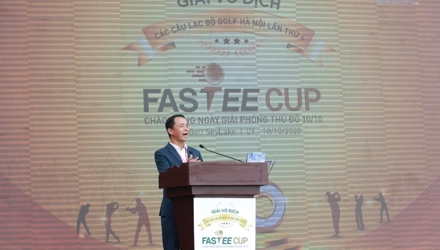 Ông Lê Hùng Nam – phó tổng thư ký hội đồng golf thành phố tiến hành lễ chào cờ