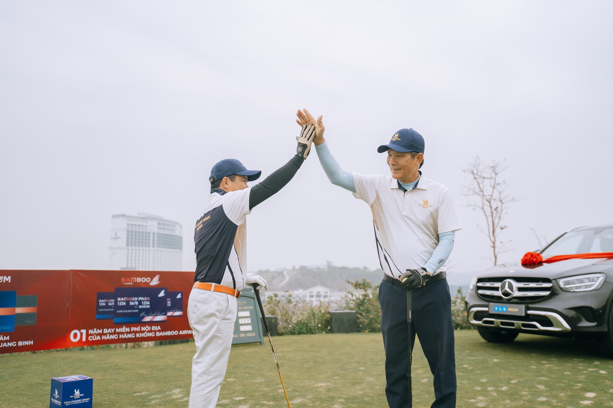 Golfer tranh tài tại Tân Hoàng Minh Golf Championship 2021