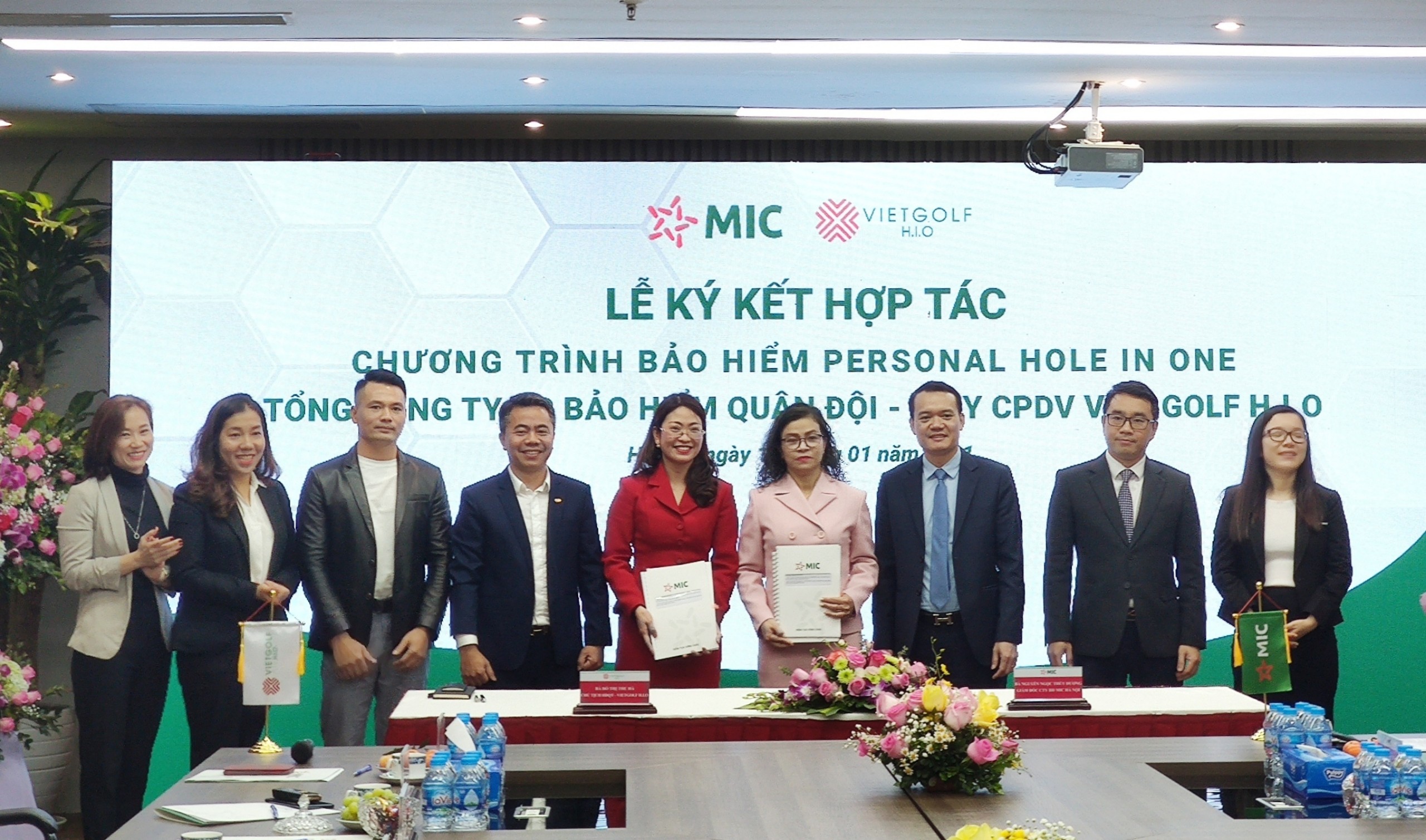 Lễ ký kết hợp tác của Hà Việt Golf và Bảo hiểm MIC