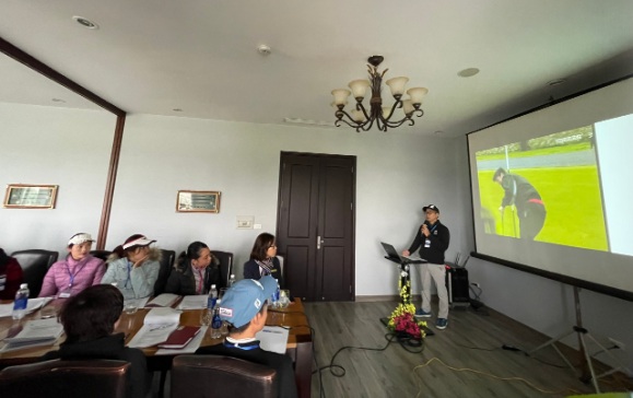 Lớp đào tạo Luật Golf Level 1 đầu tiên tại sân golf Heron Lake do ông Bạch Cường Khang đứng lớp