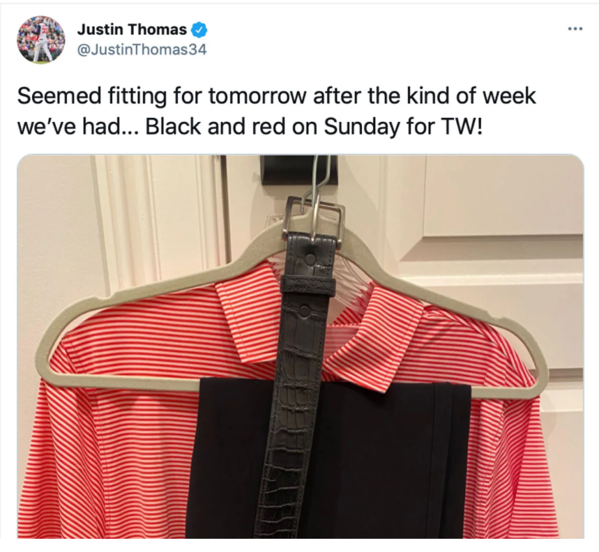 "Có vẻ sẽ rất hợp cho ngày mai đây. Đỏ và đen vì Tiger Woods", Justin Thomas viết trên Twitter