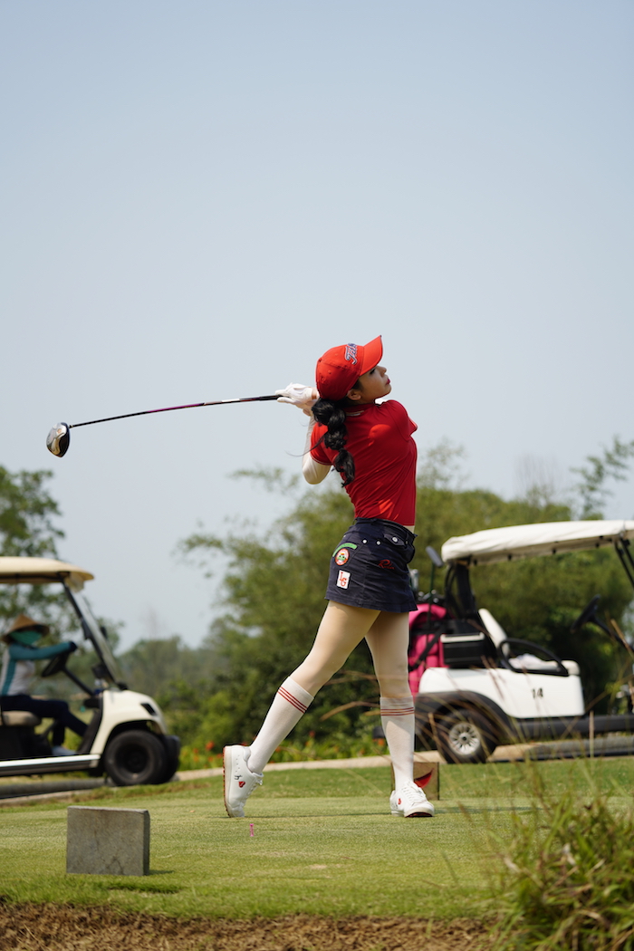 Á khôi thể thao Lê Trà Mi phối đồ cực chất mỗi khi lên sân golf