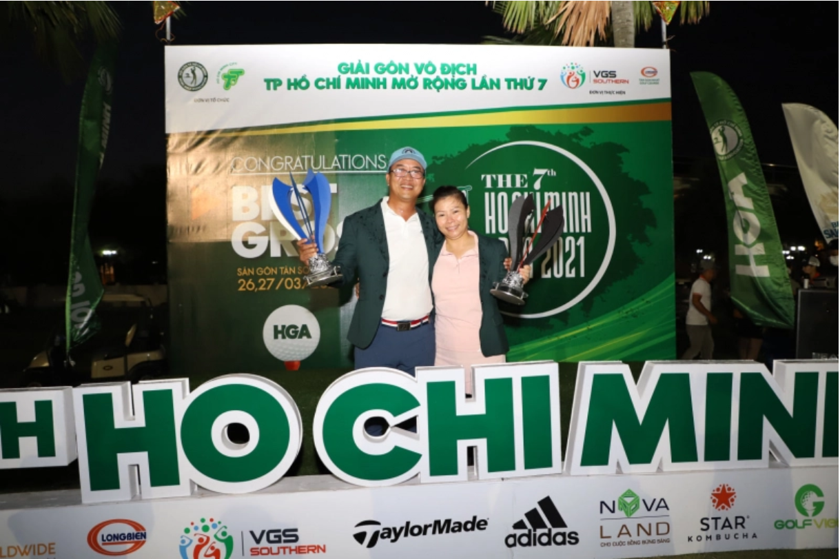 Hai golfer Nguyên An và Vân Anh lần lượt giành được Best Gross Nam và Nữ 