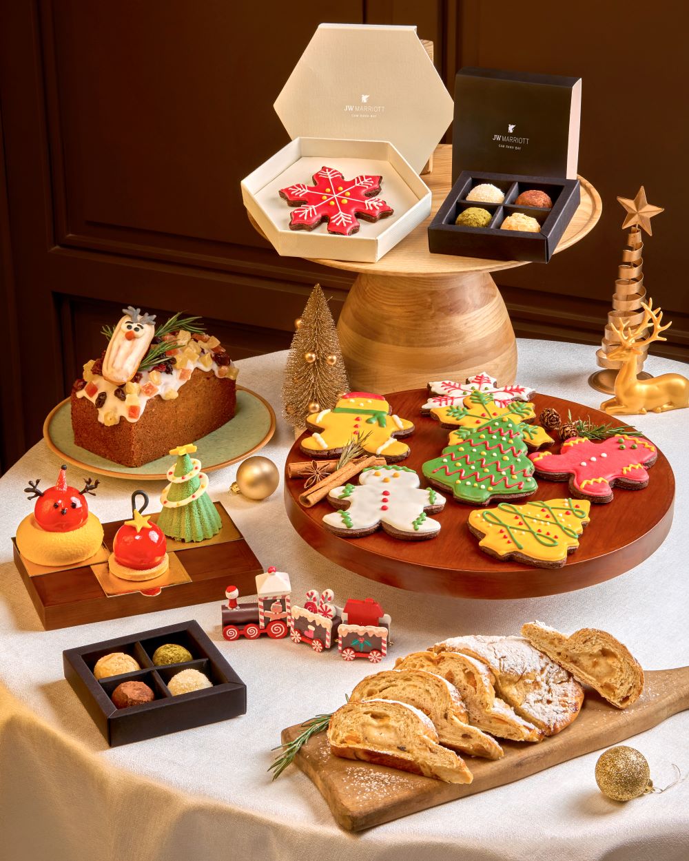 JW_Marriott_Cam_Ranh_Bay_Resort__amp;_Spa_Festive_Treats_Baking_Company.jpg (223 KB)