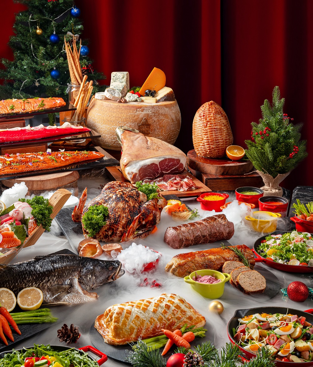Photo_3_-_A_festive_spread_showcasing_the_season’s_finest_flavors..jpg (540 KB)