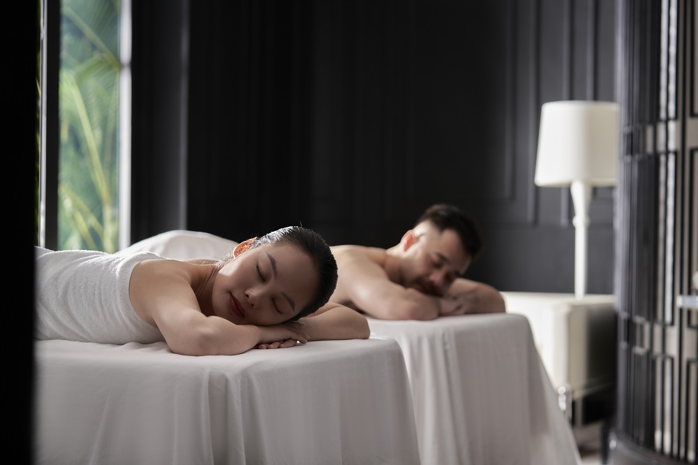 Couple_Spa_Time.jpg (91 KB)