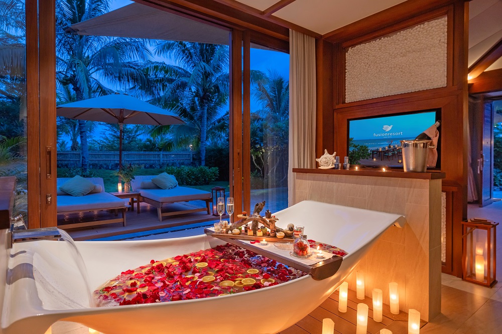 Fusion_Resort_Cam_Ranh-_beach_dinner-Bathtube_1.jpg (312 KB)