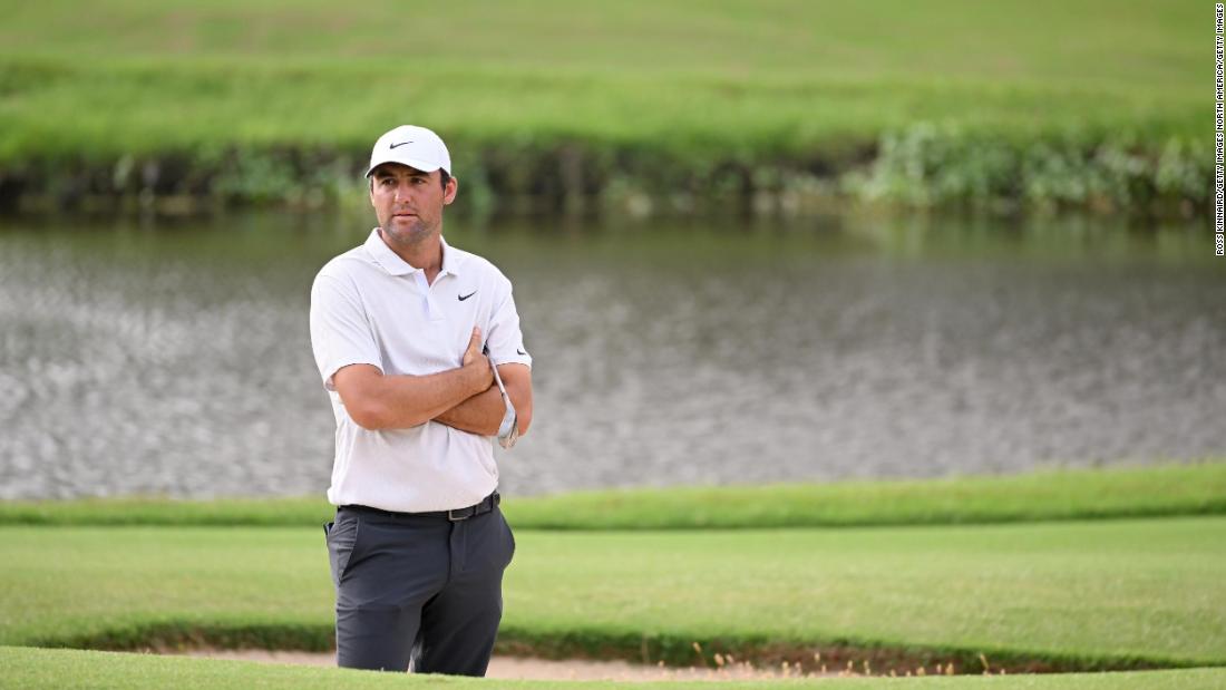 PGA Championship 2022: Rory McIlroy mất ngôi đầu, Scottie Scheffler miss cut