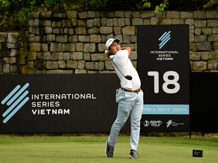 International Series Vietnam: Golfer Nhật Bản vươn lên dẫn đầu sau 54 hố