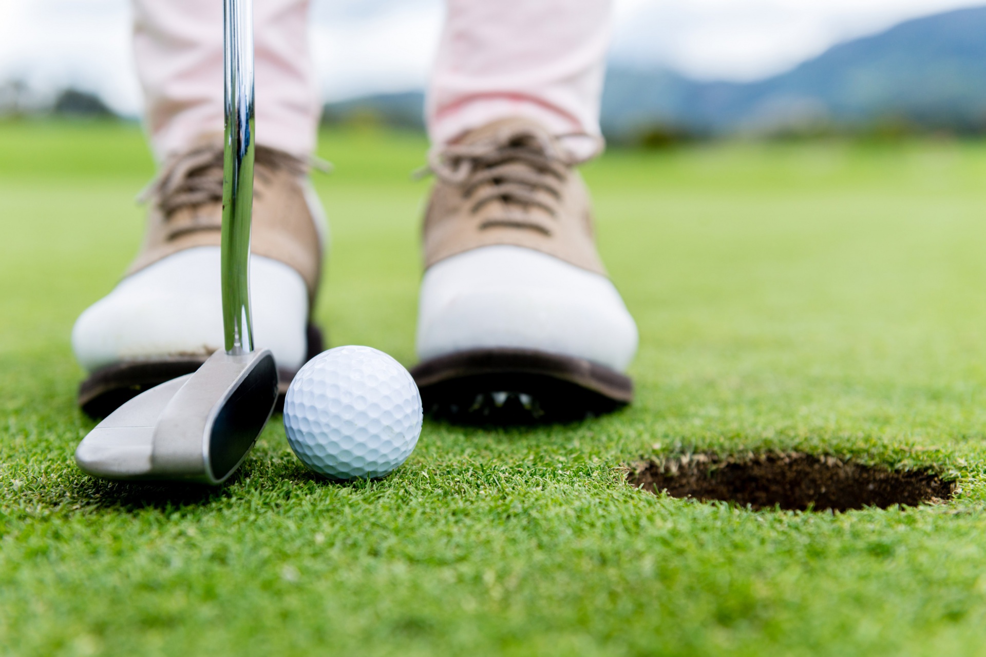 Các loại bóng golf phù hợp cho người mới chơi