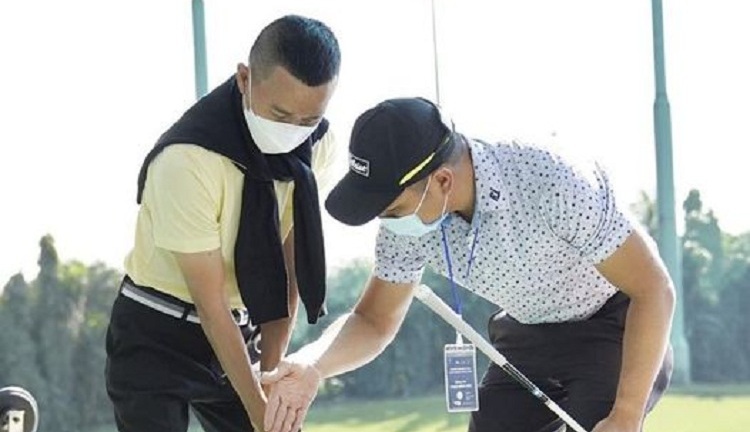 Học viên chương trình “Đào tạo HLV golf cấp độ 1” khóa 2 thực hành trên sân